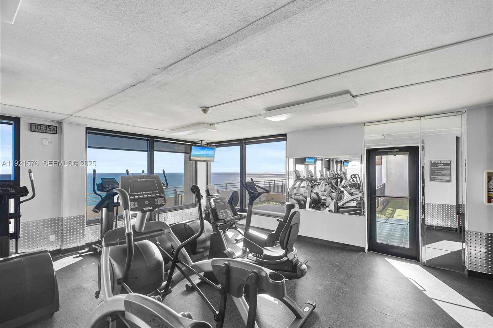 Small Image of 5555 COLLINS AVENUE #3C, Miami Beach Number 21