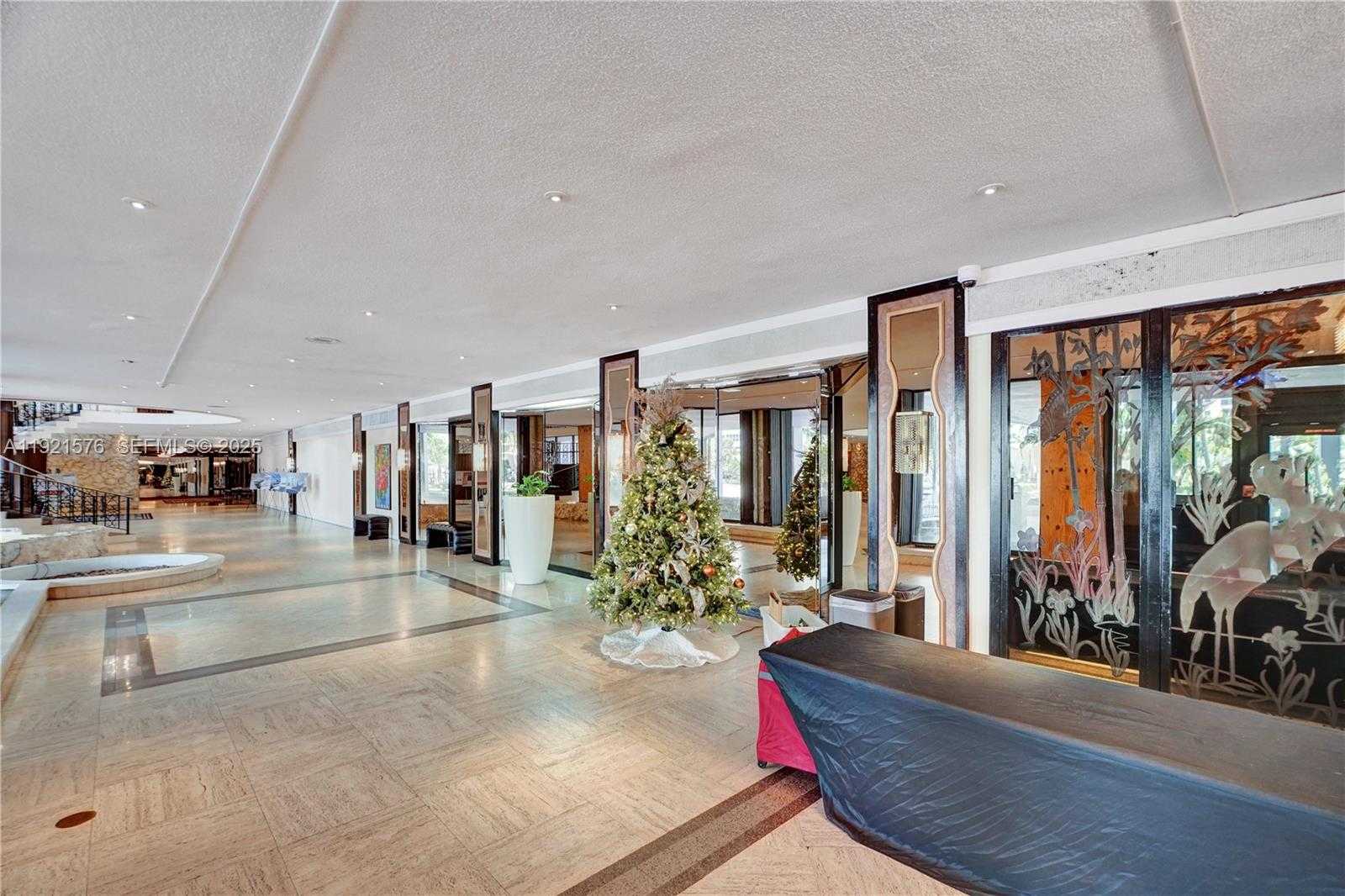 Small Image of 5555 COLLINS AVENUE #3C, Miami Beach Number 24