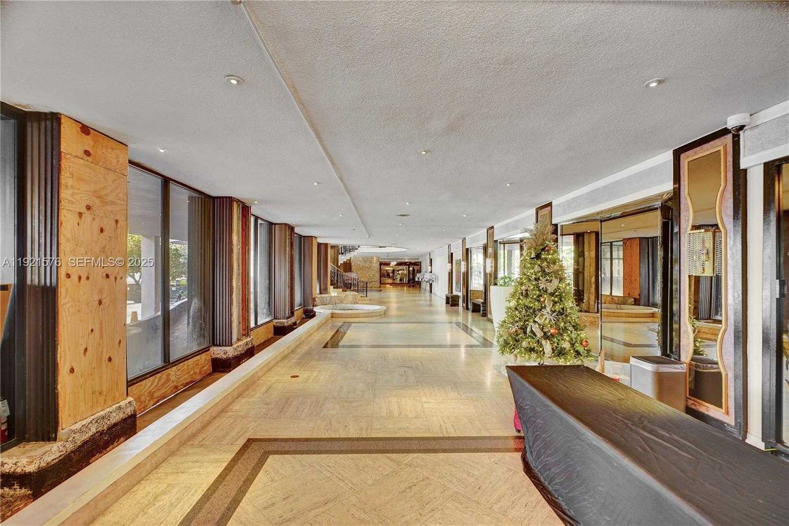 Small Image of 5555 COLLINS AVENUE #3C, Miami Beach Number 25