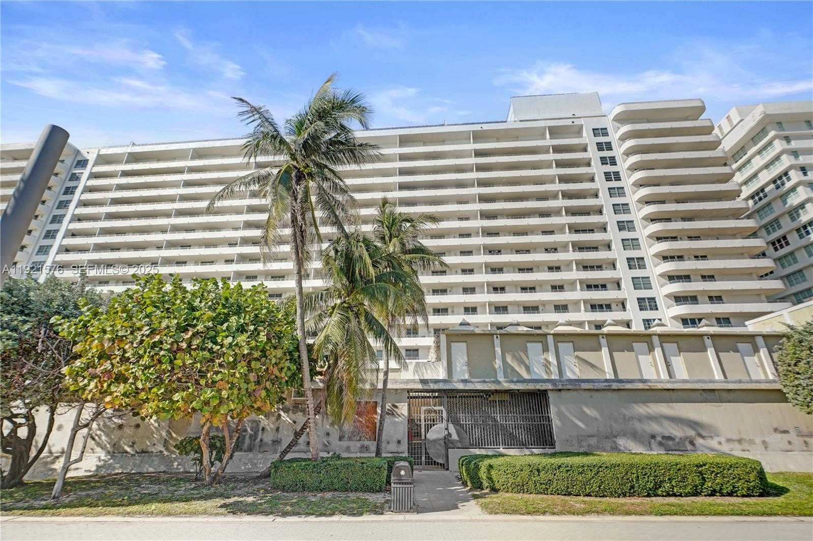 Small Image of 5555 COLLINS AVENUE #3C, Miami Beach Number 3