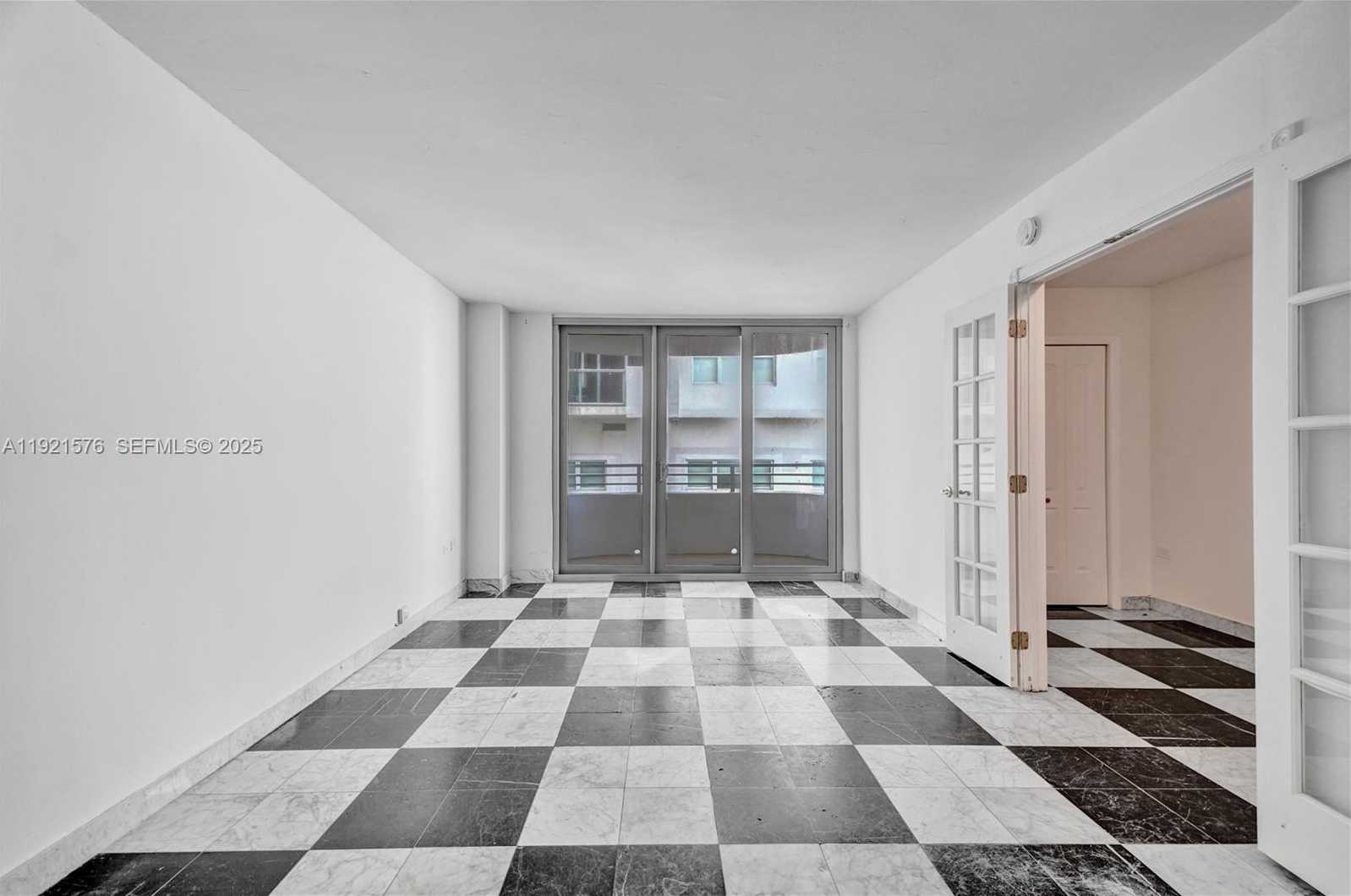 Small Image of 5555 COLLINS AVENUE #3C, Miami Beach Number 6