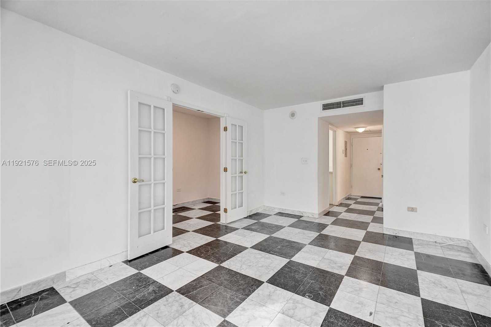 Small Image of 5555 COLLINS AVENUE #3C, Miami Beach Number 9