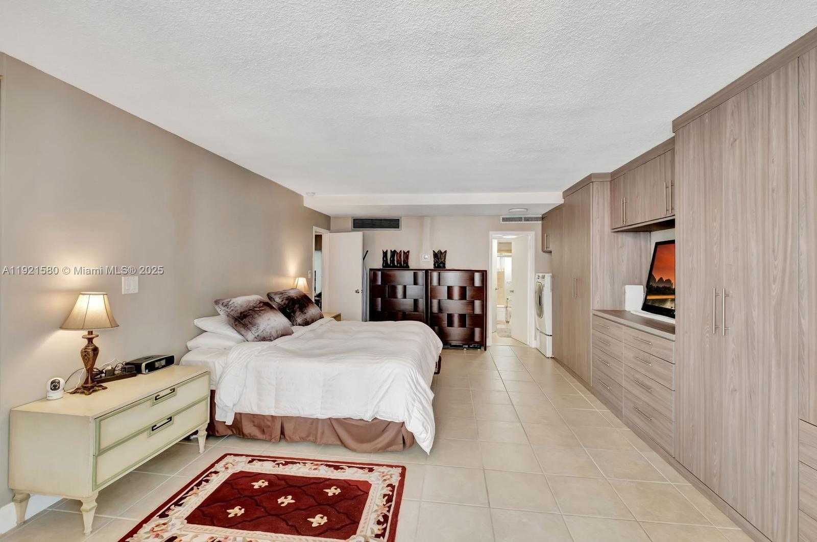 Small Image of 5401 COLLINS AVE #340, Miami Beach Number 37