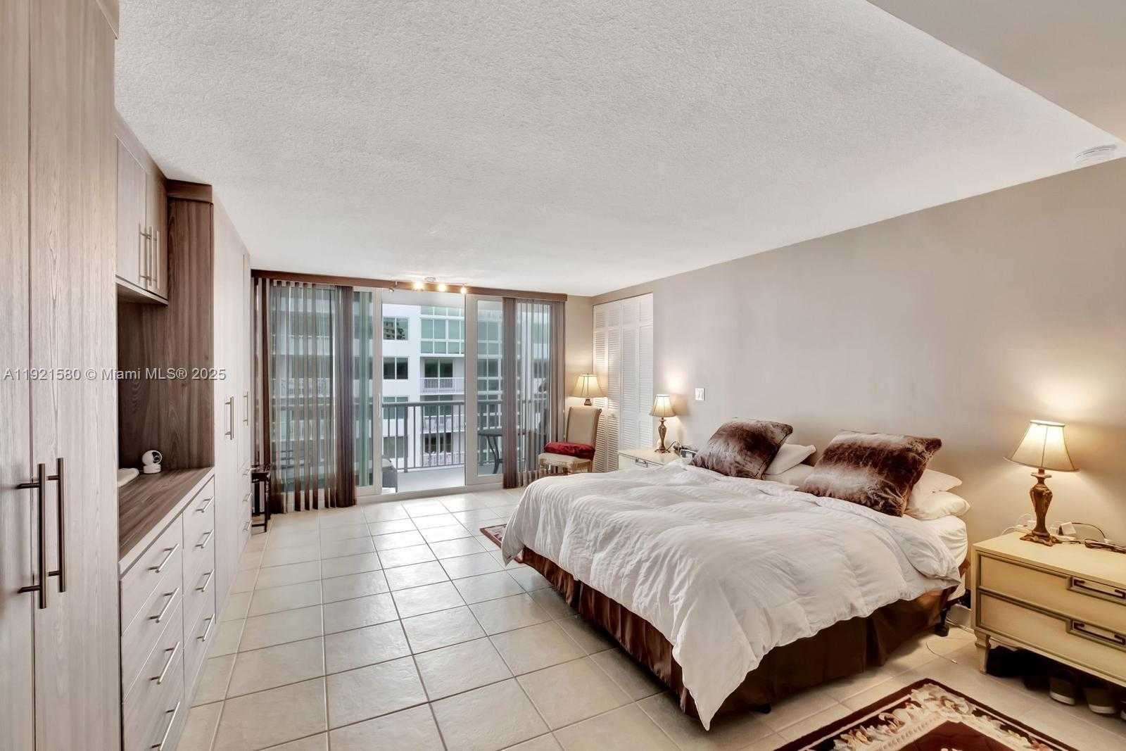 Small Image of 5401 COLLINS AVE #340, Miami Beach Number 38