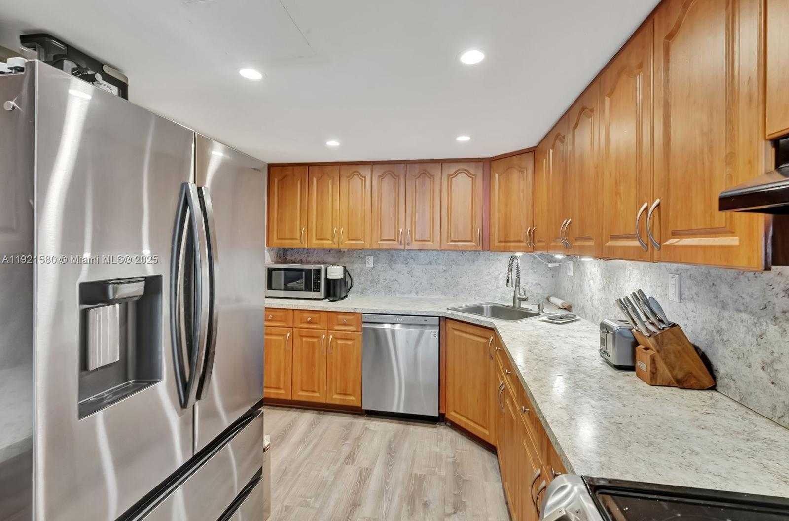 Small Image of 5401 COLLINS AVE #340, Miami Beach Number 43