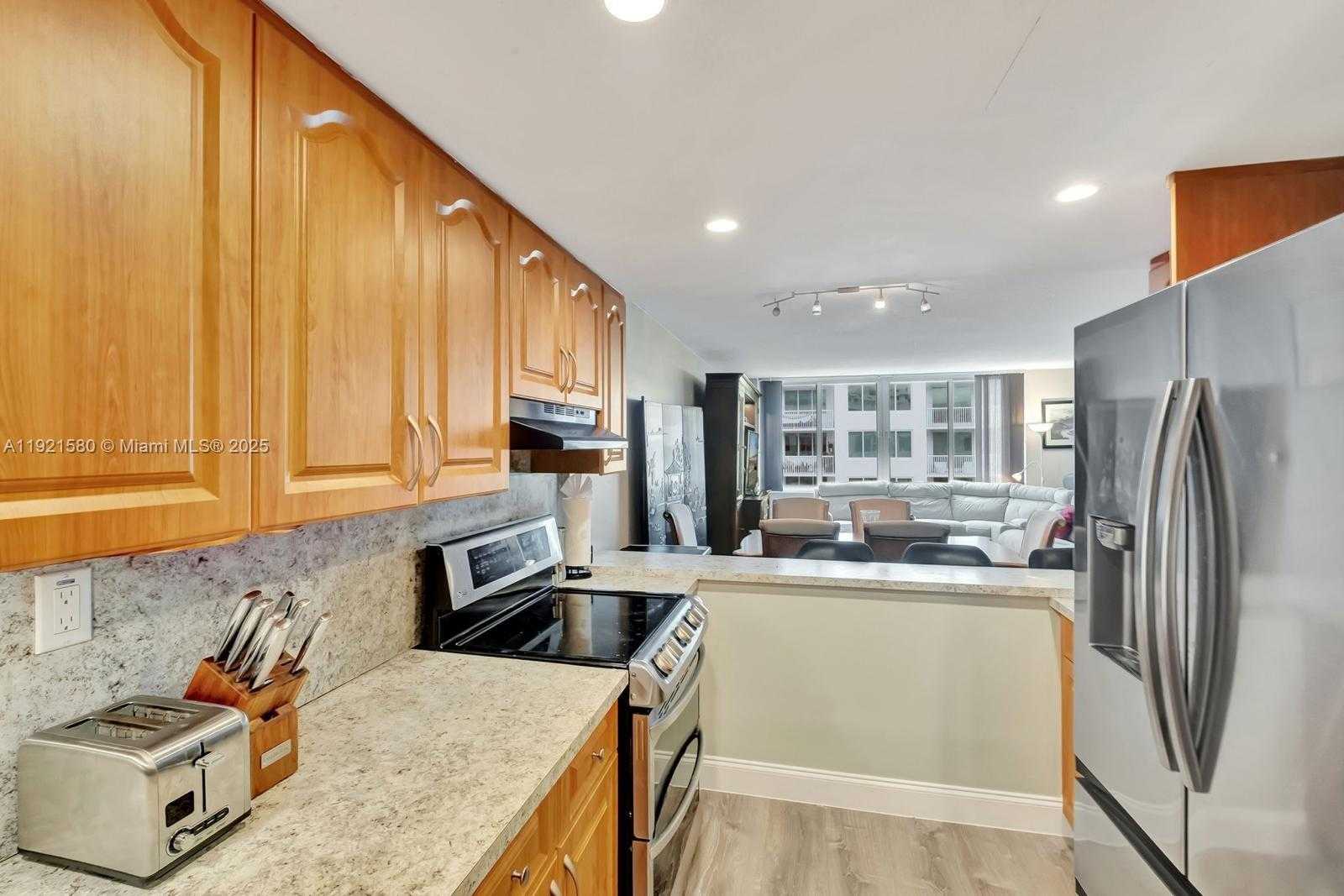 Small Image of 5401 COLLINS AVE #340, Miami Beach Number 44