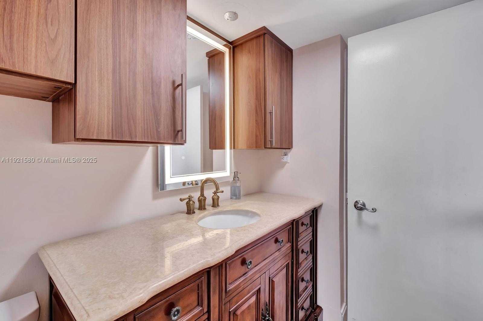 Small Image of 5401 COLLINS AVE #340, Miami Beach Number 47