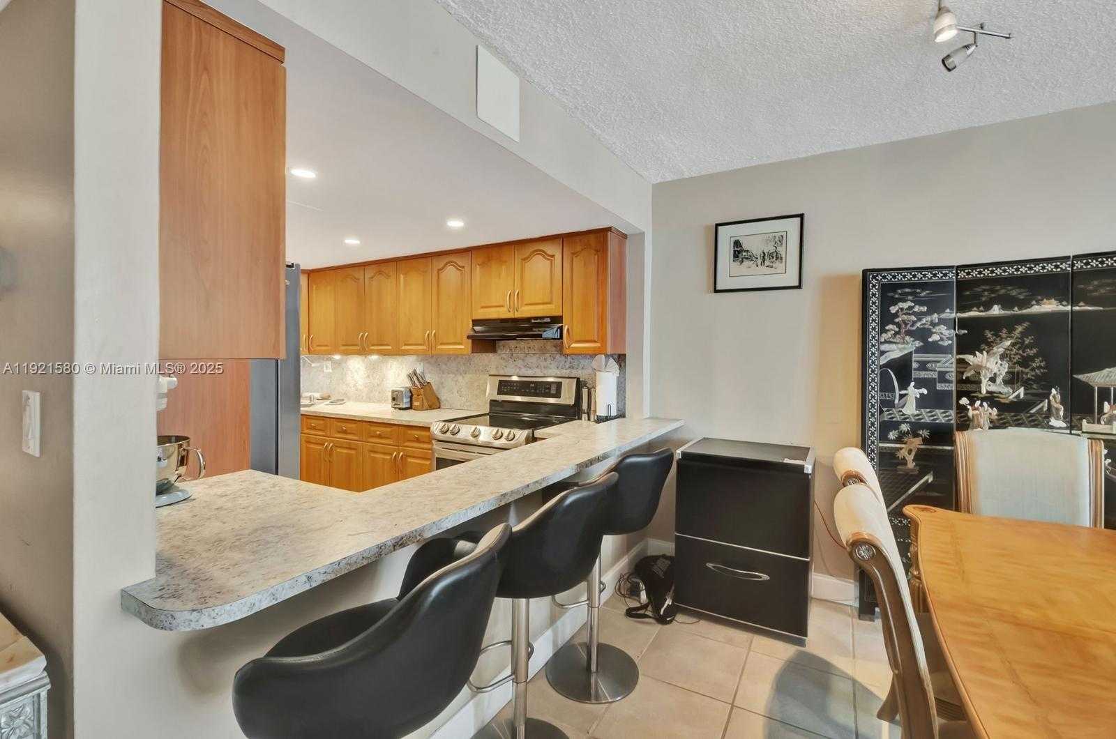 Small Image of 5401 COLLINS AVE #340, Miami Beach Number 51