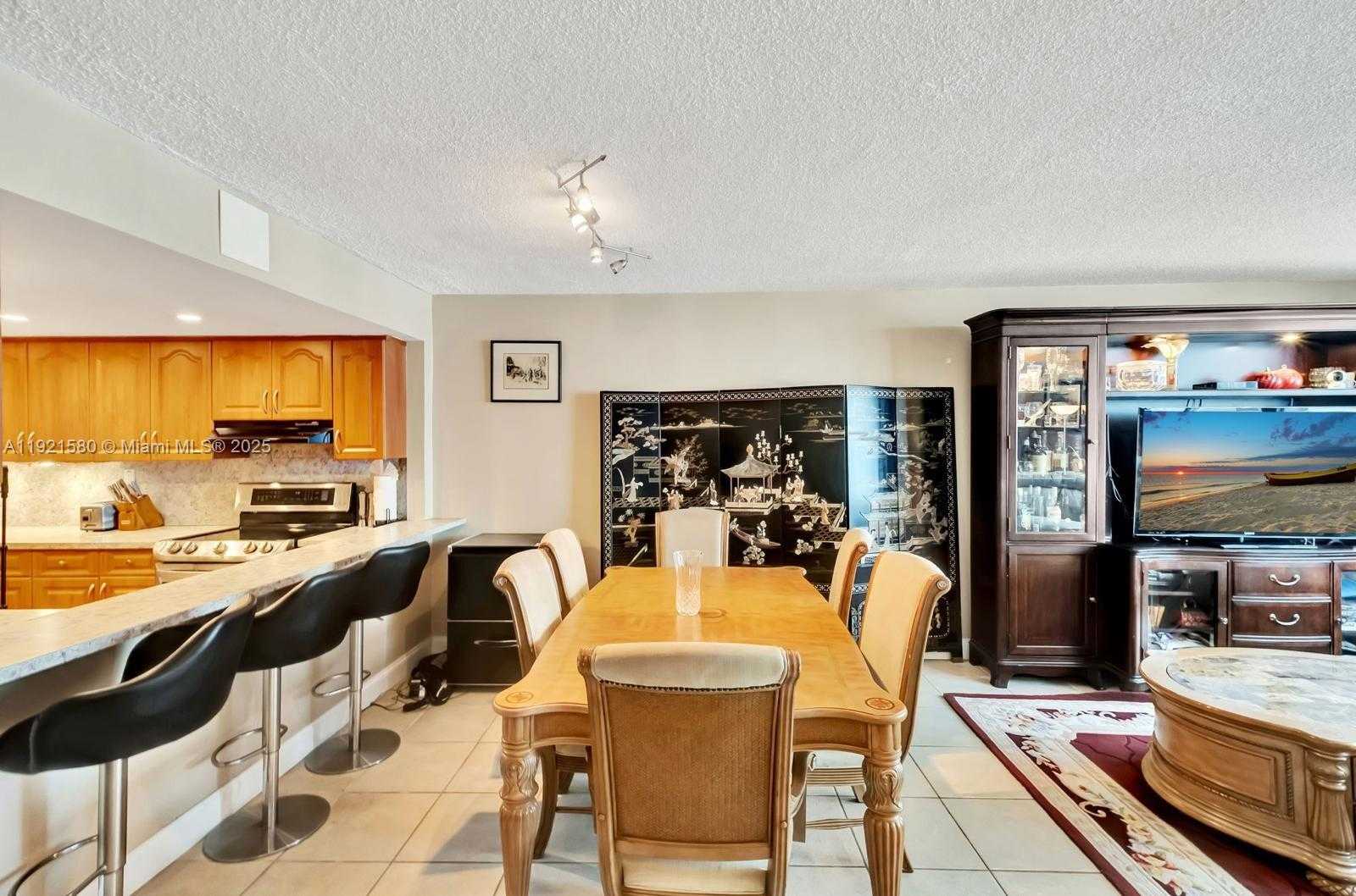 Small Image of 5401 COLLINS AVE #340, Miami Beach Number 53