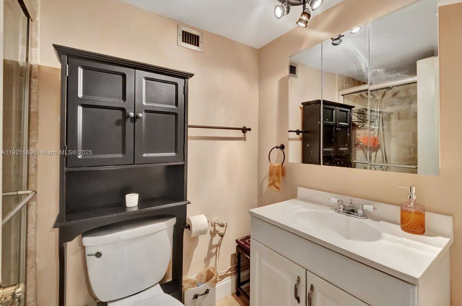 Small Image of 5401 COLLINS AVE #340, Miami Beach Number 54