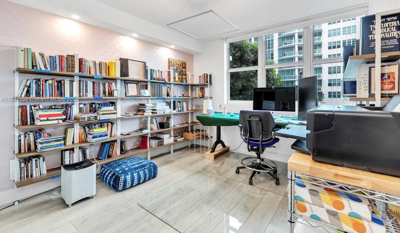 Imagen de Pequeño Objeto