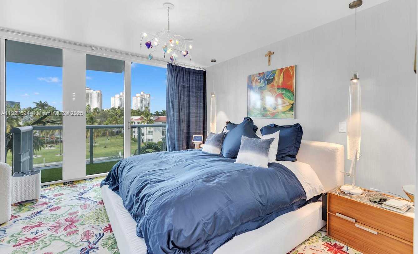 Imagen de Pequeño Objeto