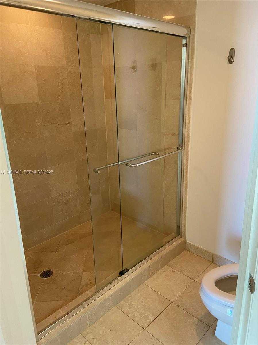 Small Image of 3370 HIDDEN BAY DR #1914, Aventura Number 11