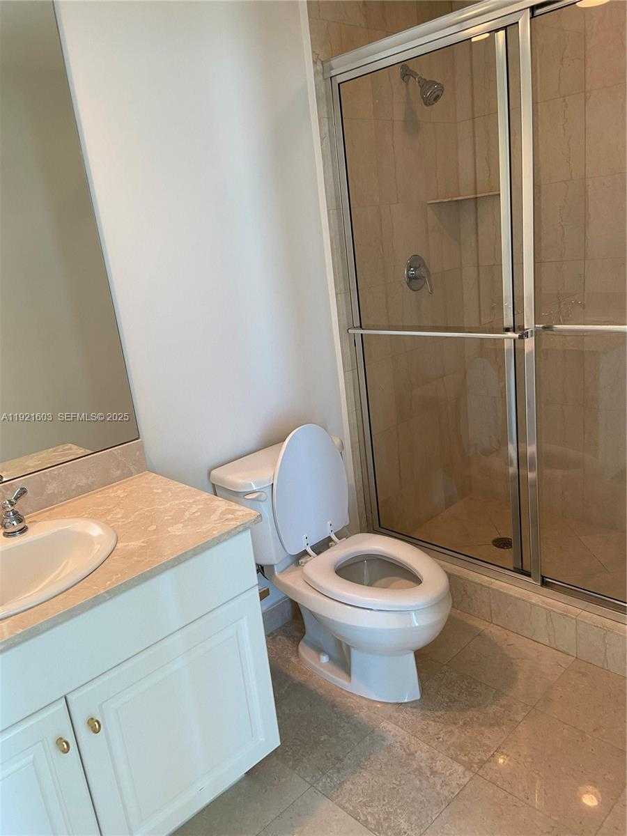 Small Image of 3370 HIDDEN BAY DR #1914, Aventura Number 13