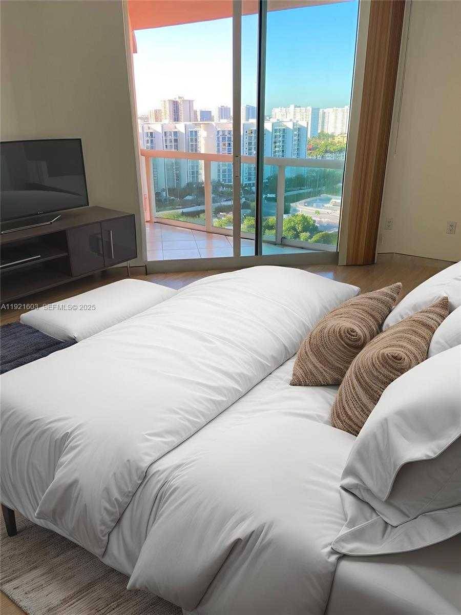 Small Image of 3370 HIDDEN BAY DR #1914, Aventura Number 14