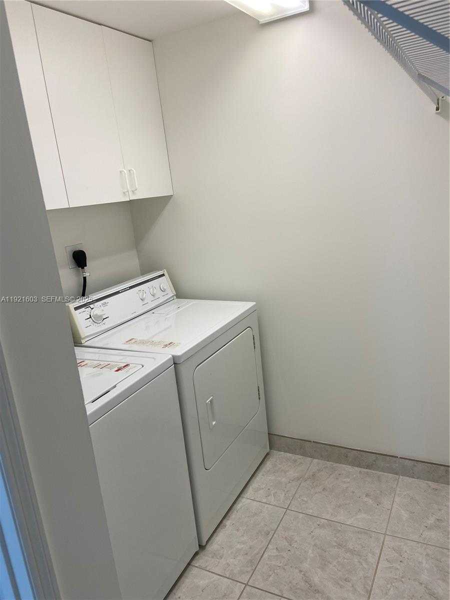 Small Image of 3370 HIDDEN BAY DR #1914, Aventura Number 16