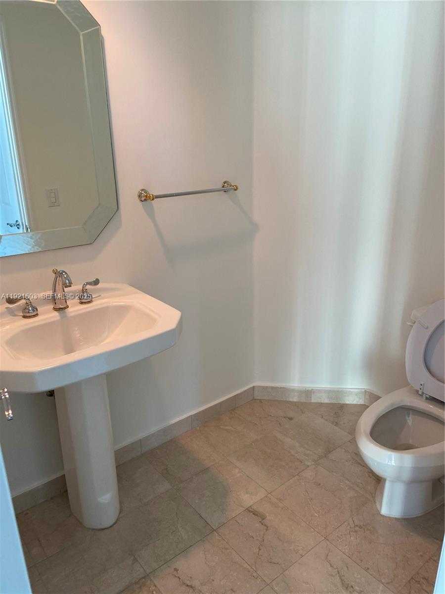 Small Image of 3370 HIDDEN BAY DR #1914, Aventura Number 21