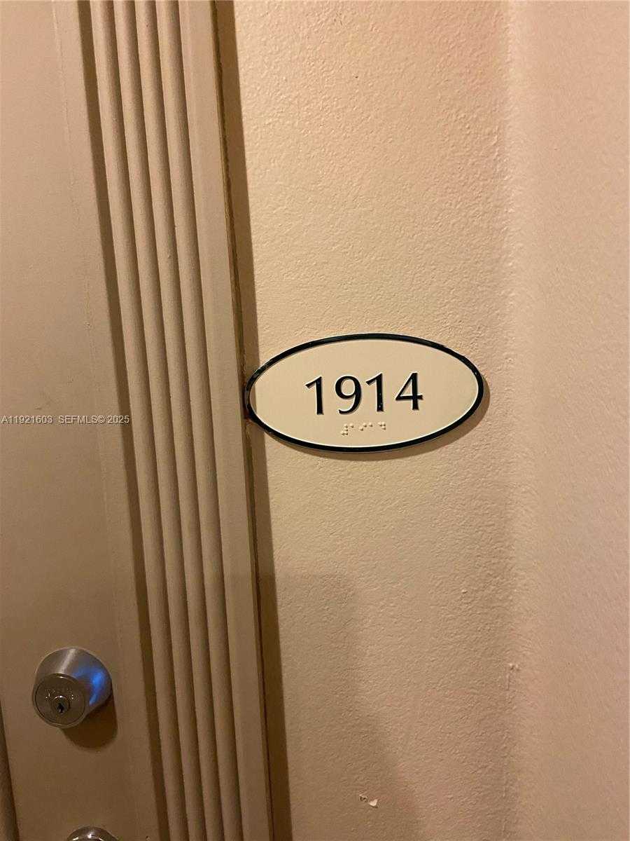 Small Image of 3370 HIDDEN BAY DR #1914, Aventura Number 4