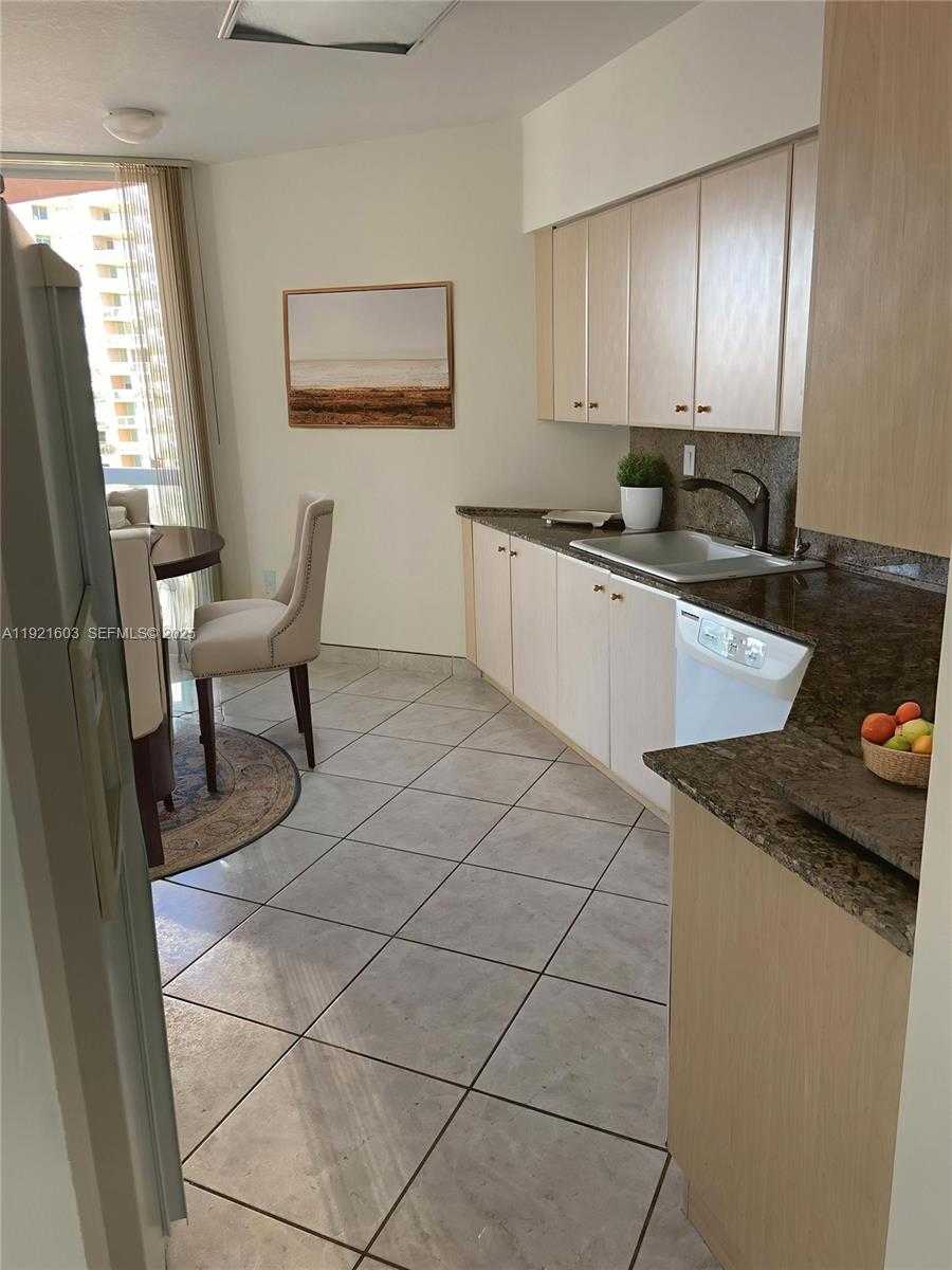 Small Image of 3370 HIDDEN BAY DR #1914, Aventura Number 6