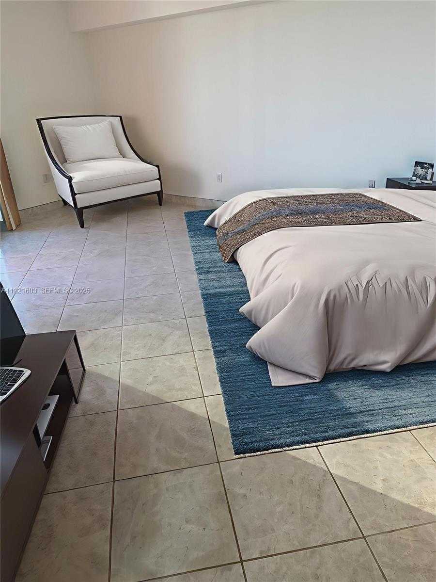 Small Image of 3370 HIDDEN BAY DR #1914, Aventura Number 9