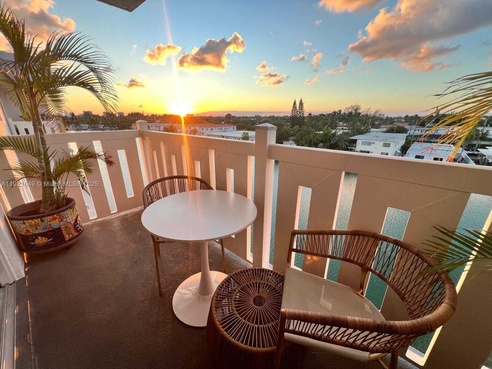 Small Image of 7900 TATUM WATERWAY DR #506, Miami Beach Number 11