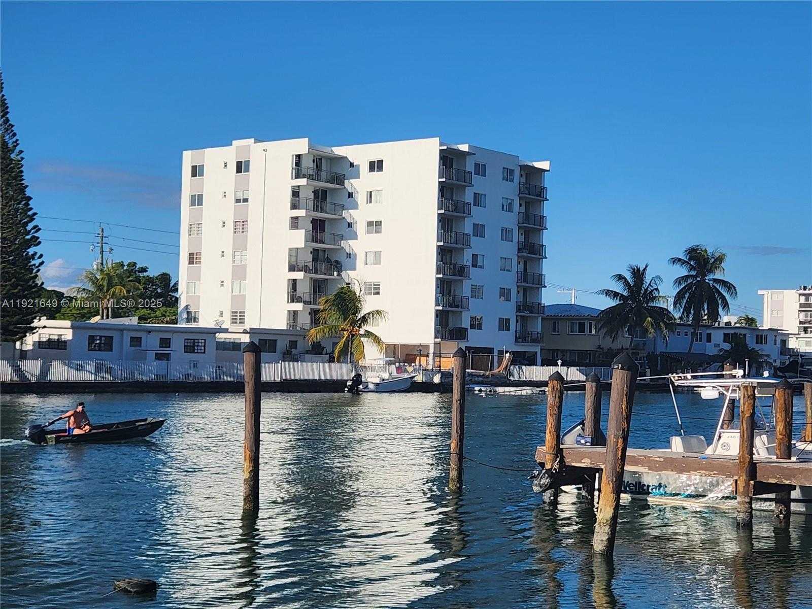 Small Image of 7900 TATUM WATERWAY DR #506, Miami Beach Number 15