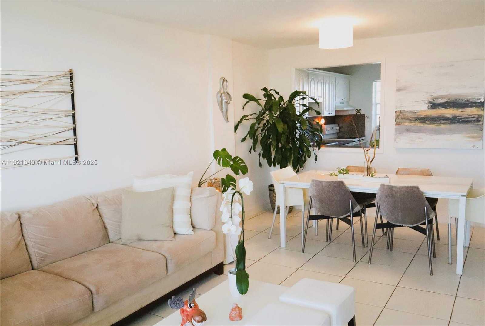 Small Image of 7900 TATUM WATERWAY DR #506, Miami Beach Number 3