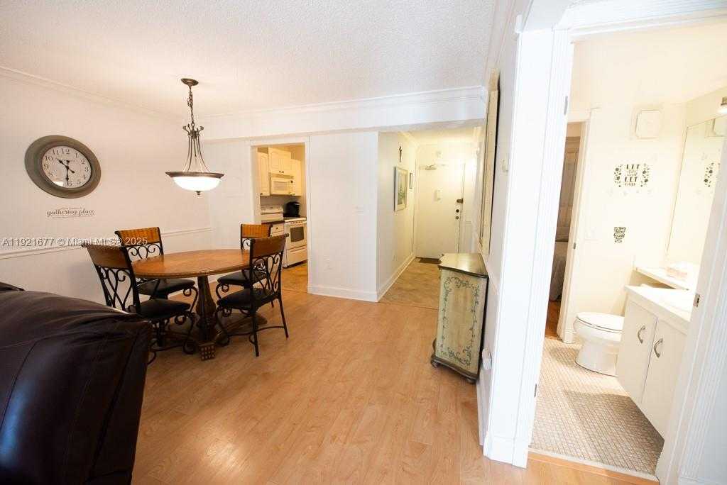 Small Image of 201 178TH DR #323, Sunny Isles Beach Number 12