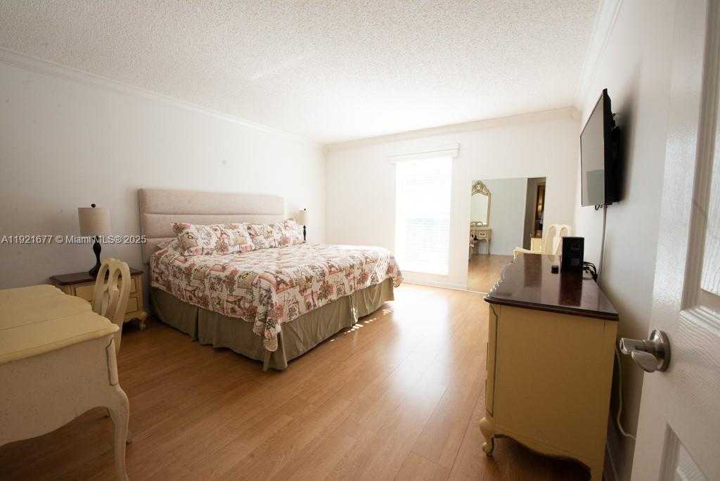 Small Image of 201 178TH DR #323, Sunny Isles Beach Number 27