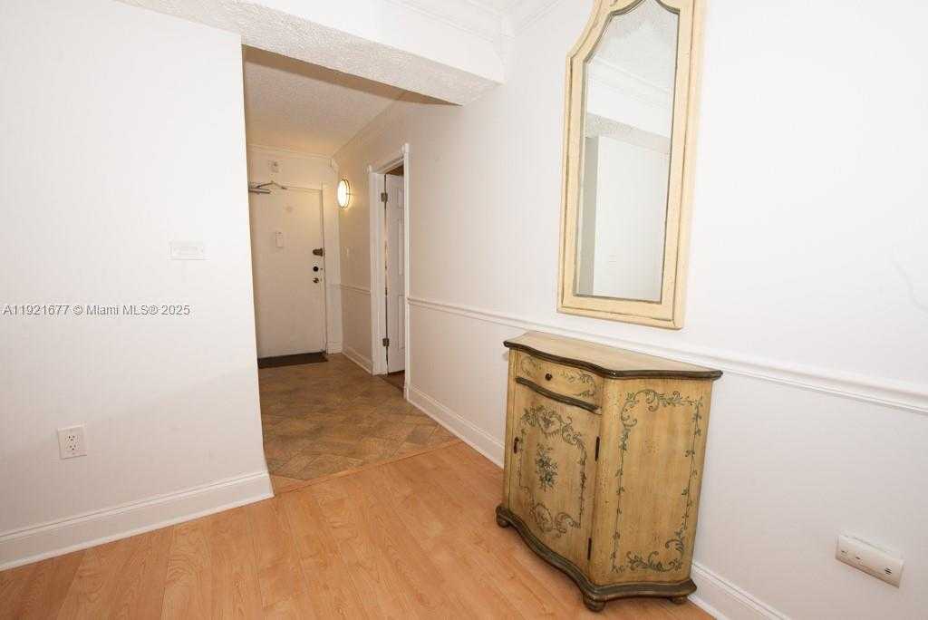 Small Image of 201 178TH DR #323, Sunny Isles Beach Number 3