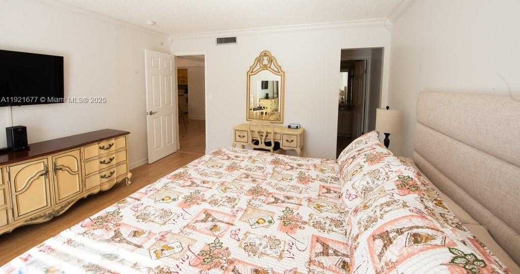 Small Image of 201 178TH DR #323, Sunny Isles Beach Number 30