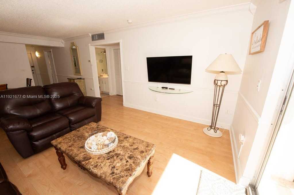 Small Image of 201 178TH DR #323, Sunny Isles Beach Number 4