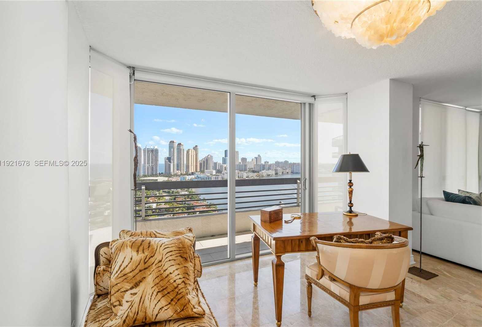 Imagen de Pequeño Objeto