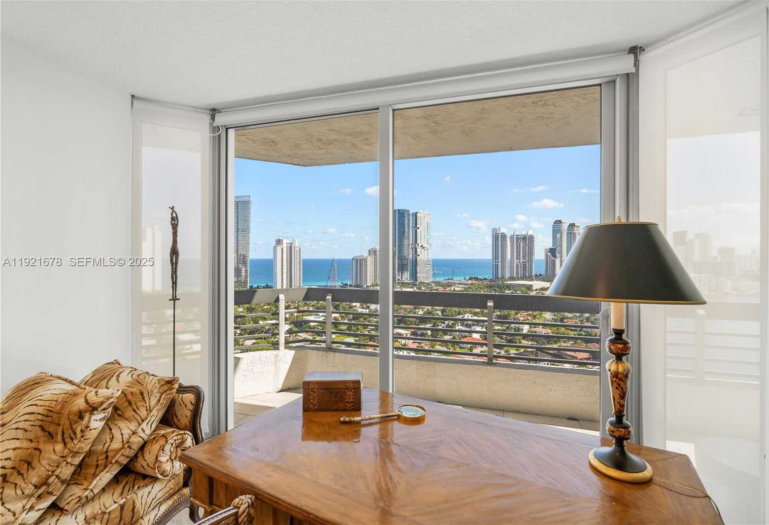 Imagen de Pequeño Objeto