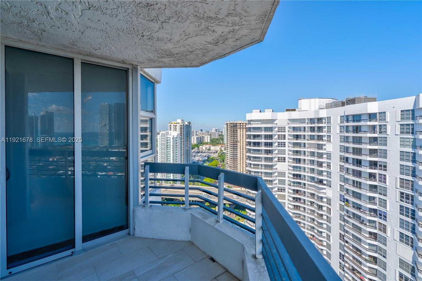 Imagen de Pequeño Objeto