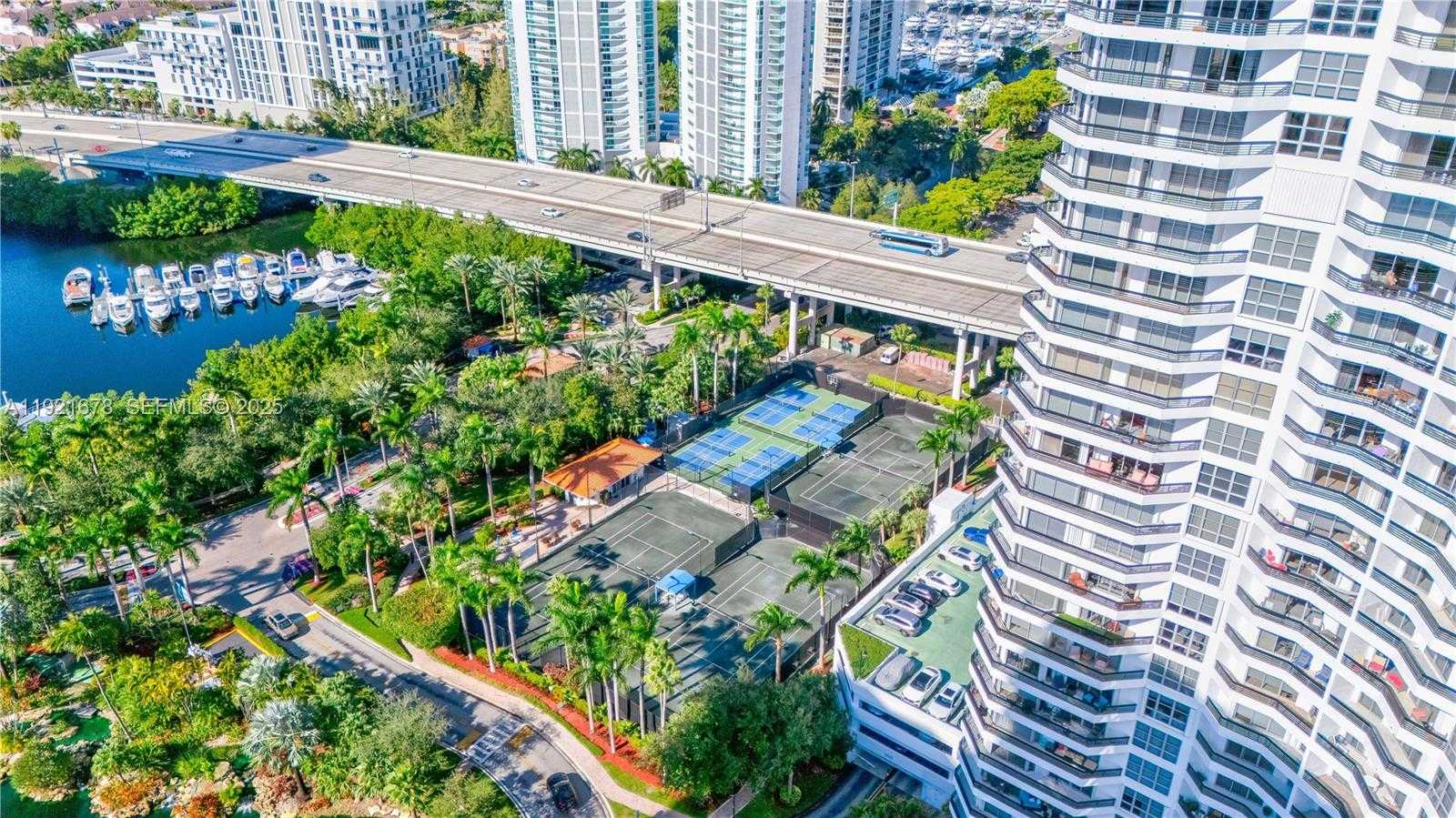 Imagen de Pequeño Objeto