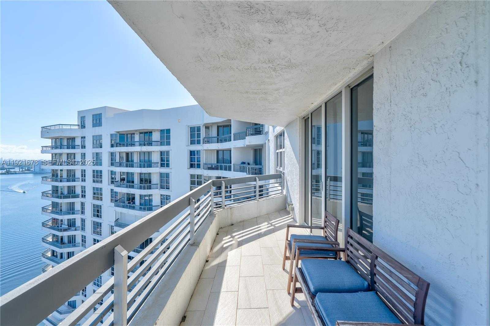 Imagen de Pequeño Objeto