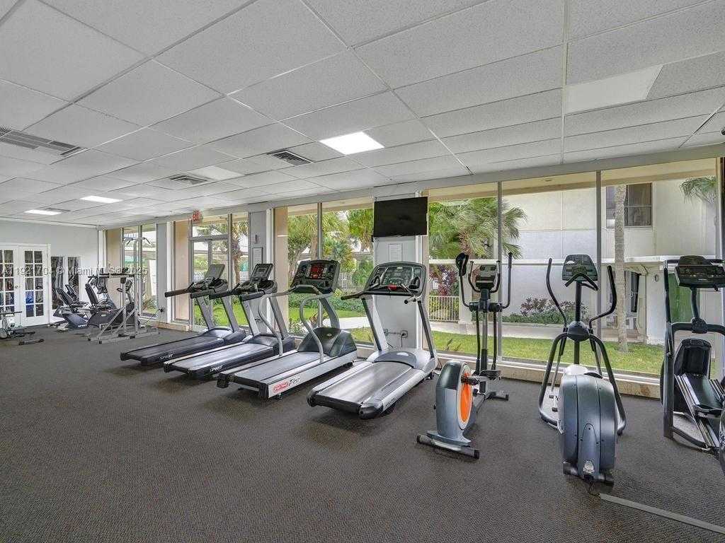 Small Image of 300 BAYVIEW DR #308, Sunny Isles Beach Number 17