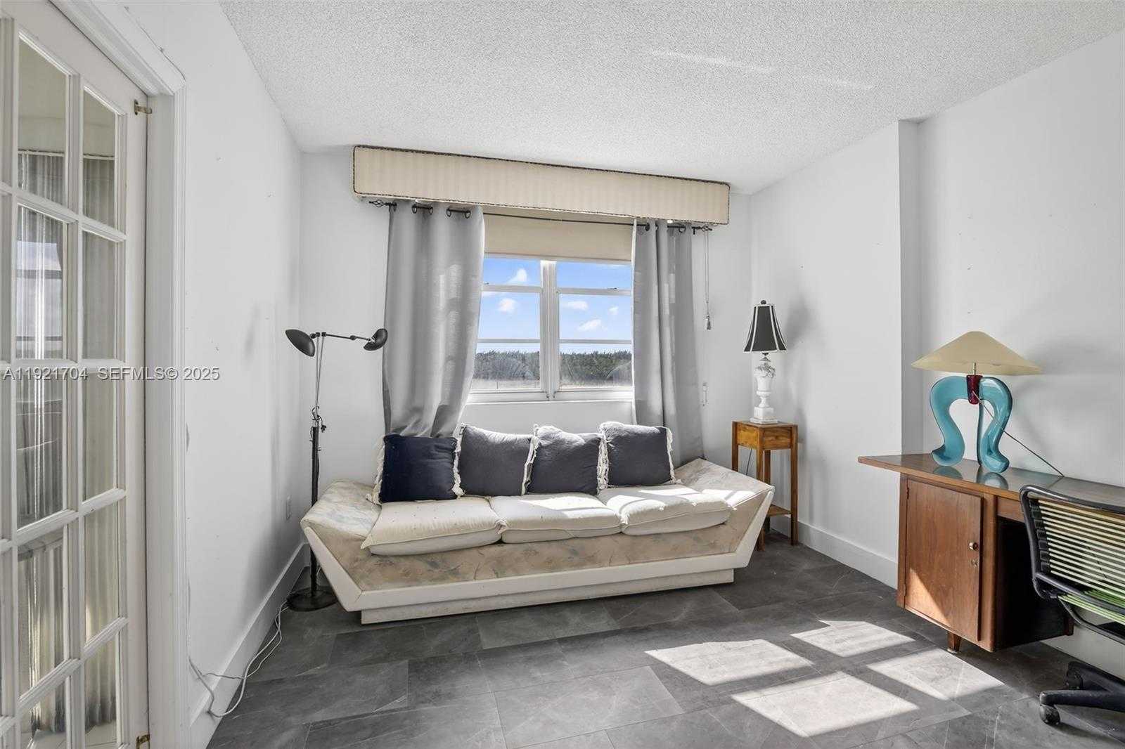 Small Image of 300 BAYVIEW DR #308, Sunny Isles Beach Number 26
