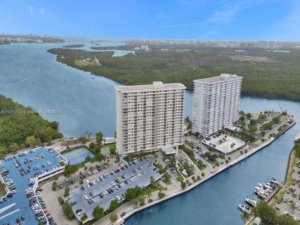 Small Image of 300 BAYVIEW DR #308, Sunny Isles Beach Number 3
