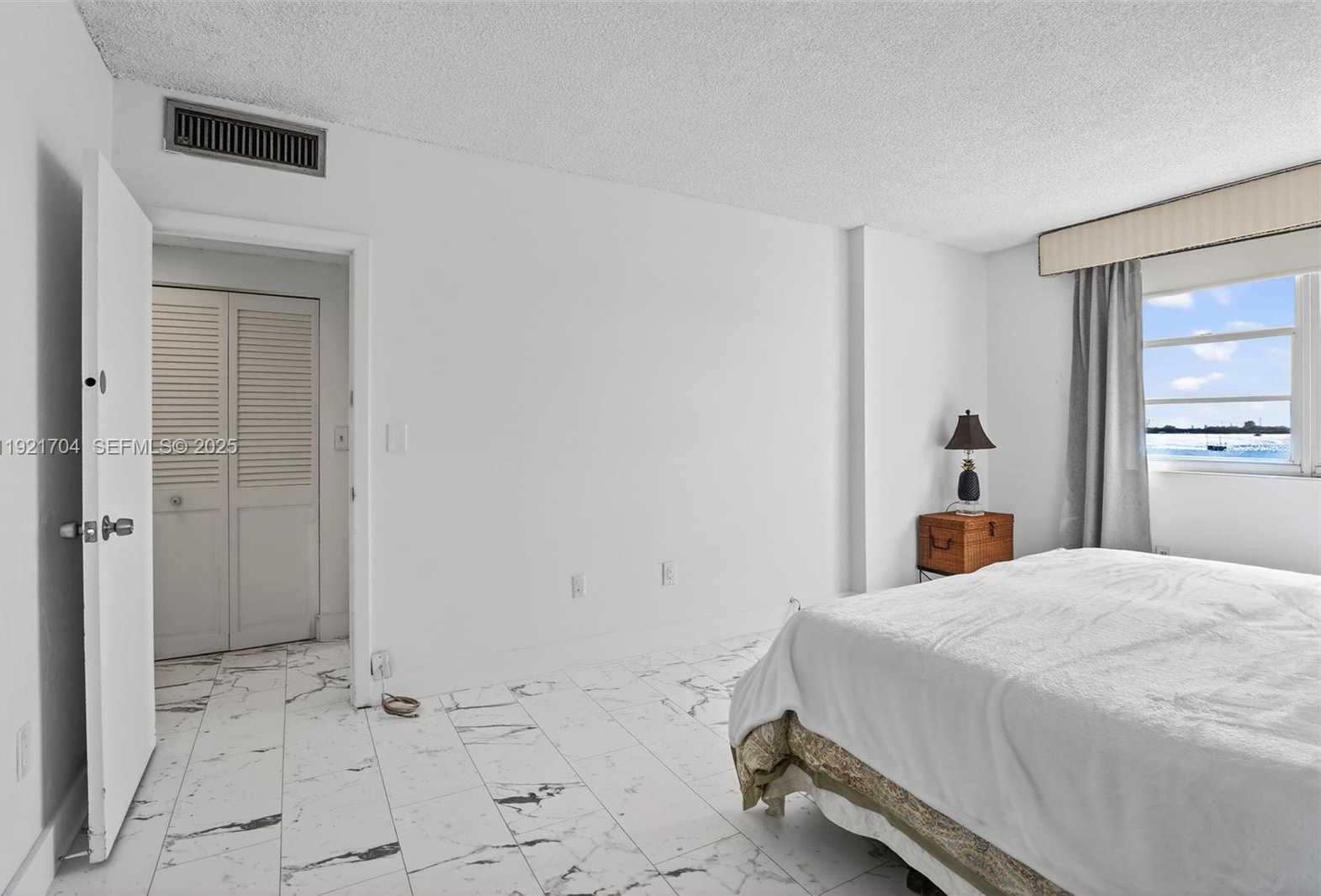 Small Image of 300 BAYVIEW DR #308, Sunny Isles Beach Number 31