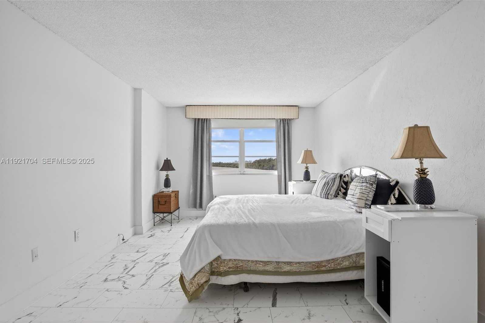 Small Image of 300 BAYVIEW DR #308, Sunny Isles Beach Number 32