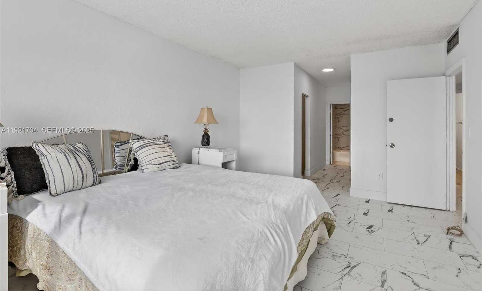 Small Image of 300 BAYVIEW DR #308, Sunny Isles Beach Number 33