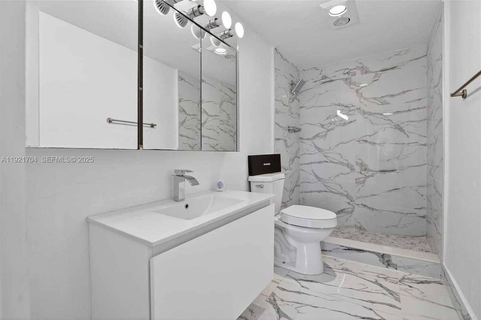 Small Image of 300 BAYVIEW DR #308, Sunny Isles Beach Number 41