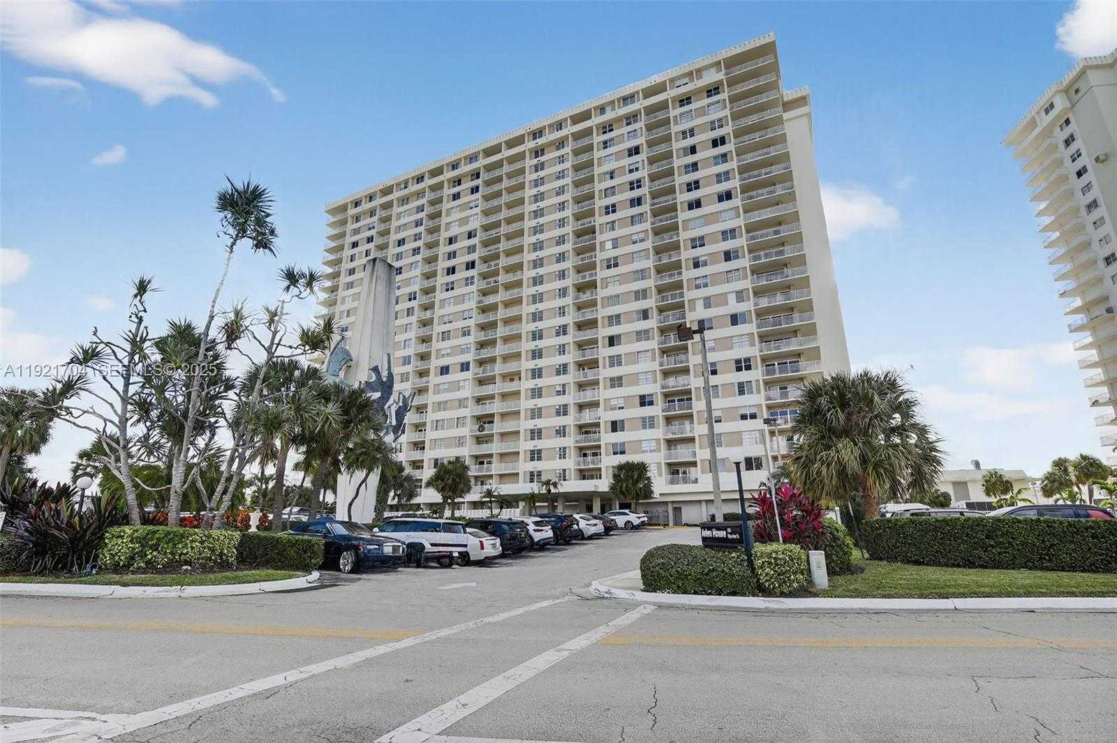 Small Image of 300 BAYVIEW DR #308, Sunny Isles Beach Number 57