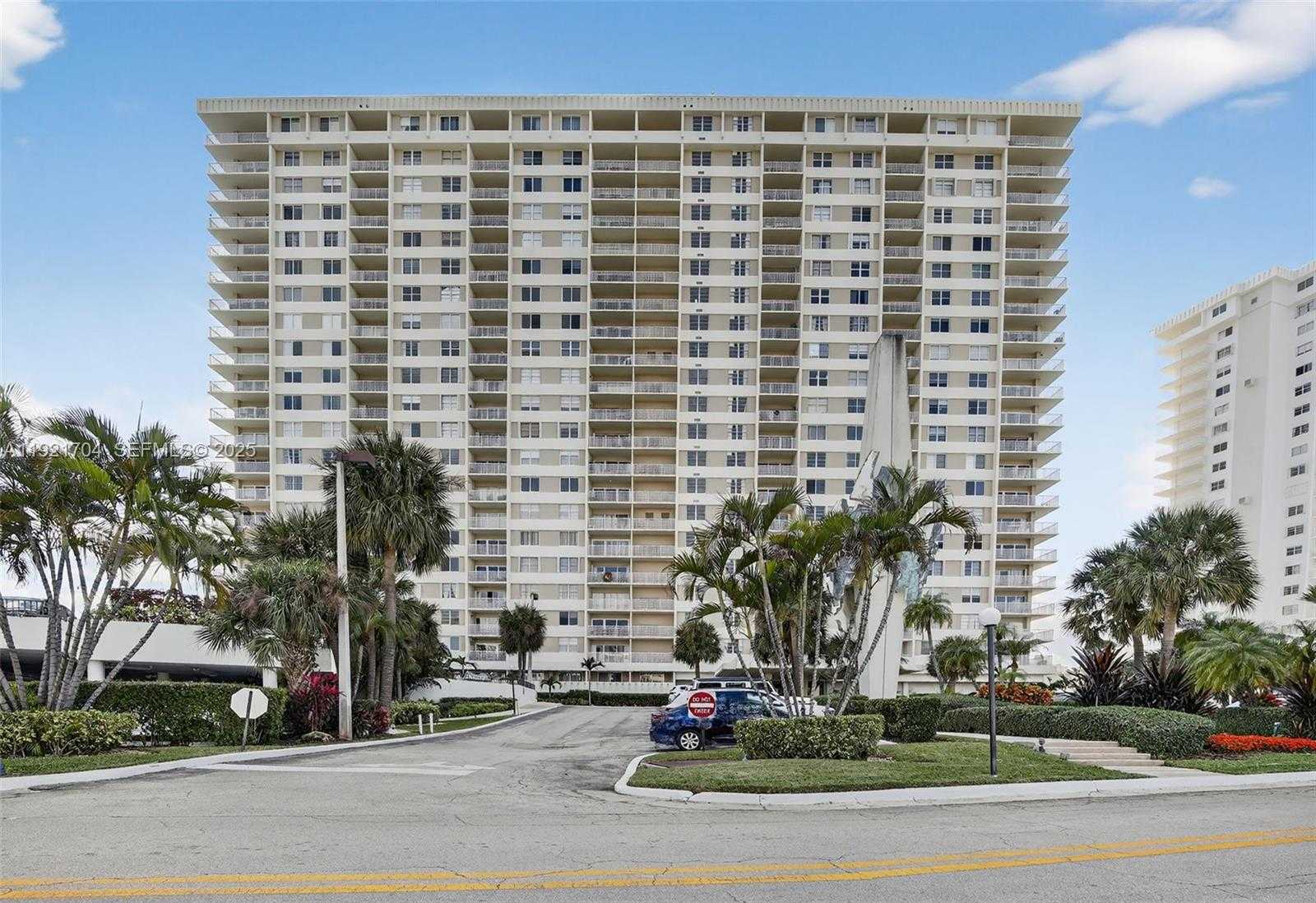 Small Image of 300 BAYVIEW DR #308, Sunny Isles Beach Number 58