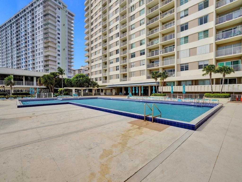 Small Image of 300 BAYVIEW DR #308, Sunny Isles Beach Number 8