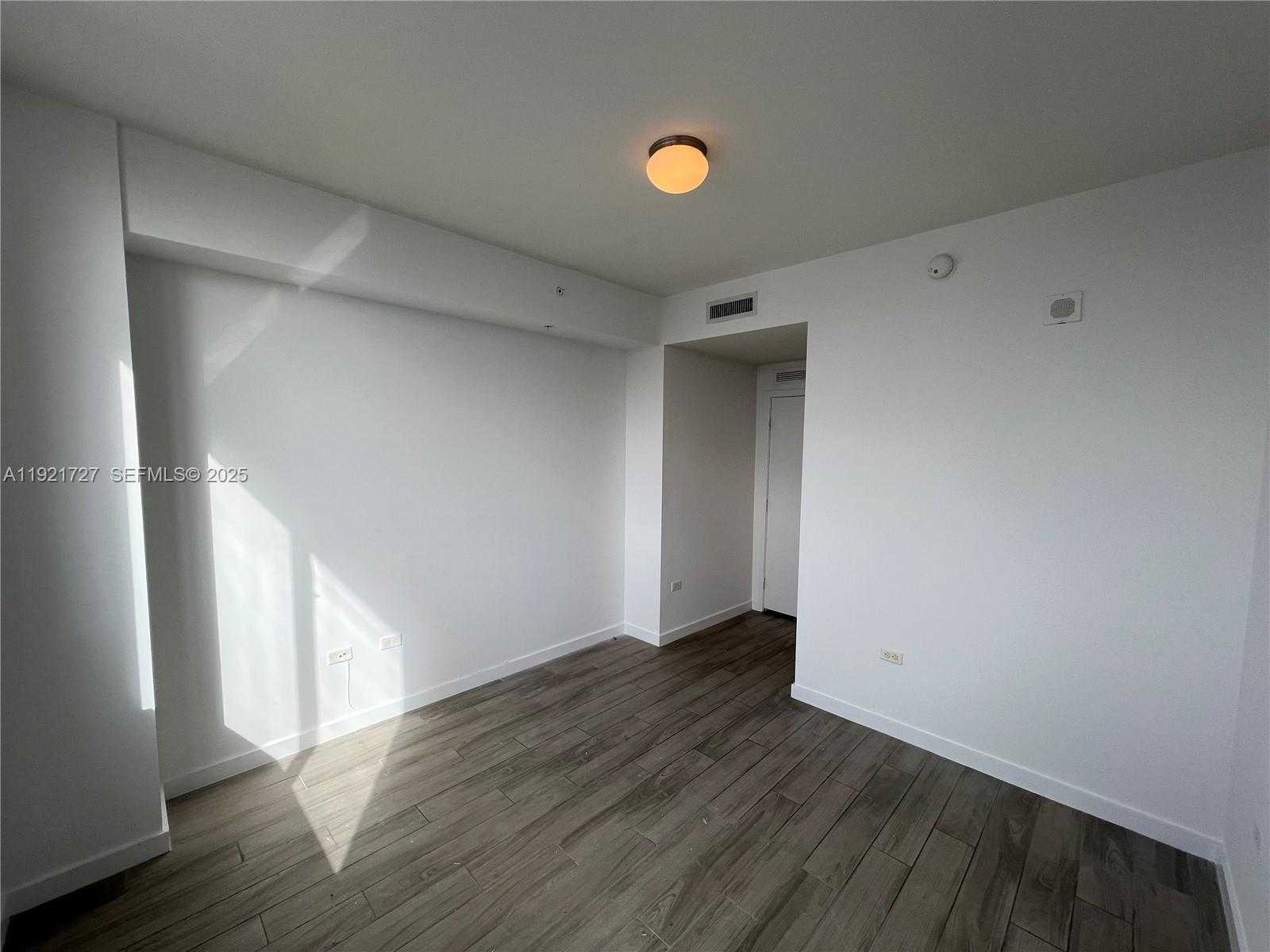 Small Image of 999 SOUTH WEST 1ST AVE #2405, Miami Number 18