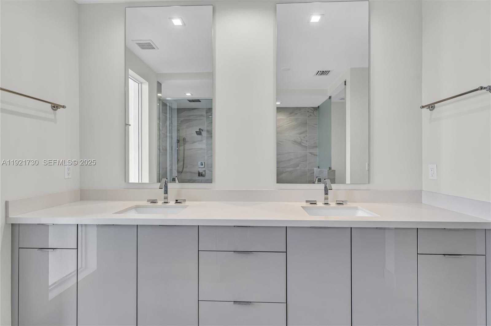 Imagen de Pequeño Objeto