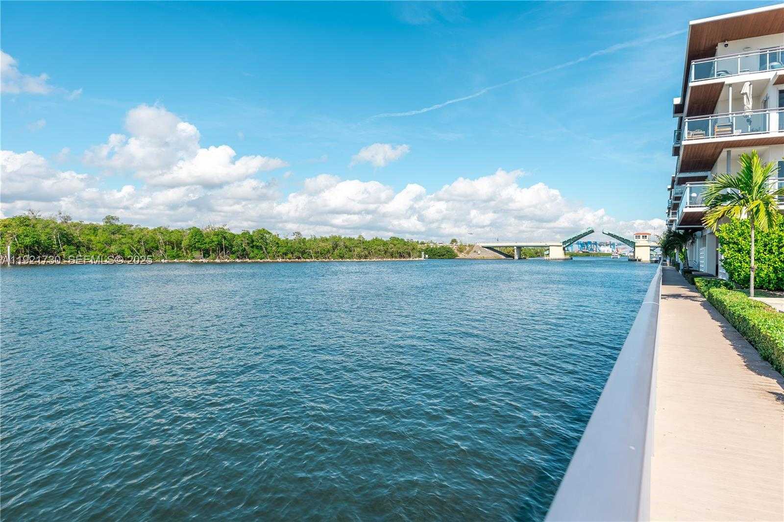 Imagen de Pequeño Objeto